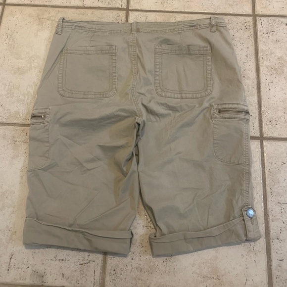 Denver Hayes Mia Mid-Rise Cargo Shorts Size 12 - Khaki/Ta - Picture 7 of 8
